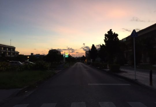 真っ暗な道